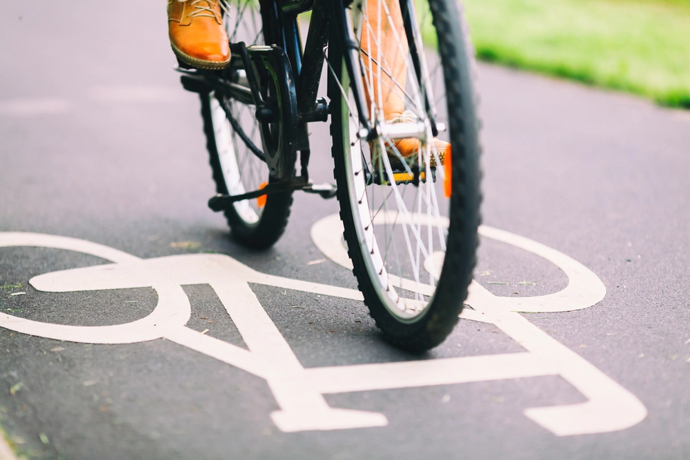 peoplle cyclinc bike